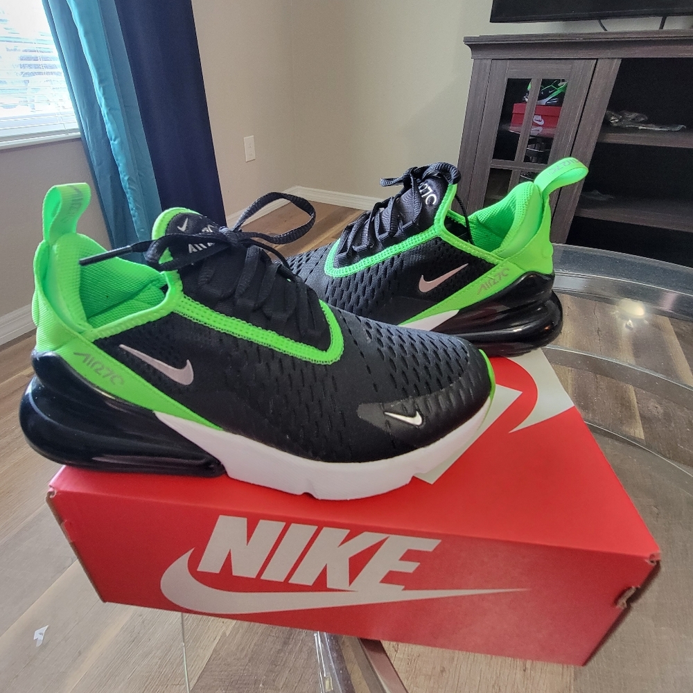 Green and black Nike Aor Max 270